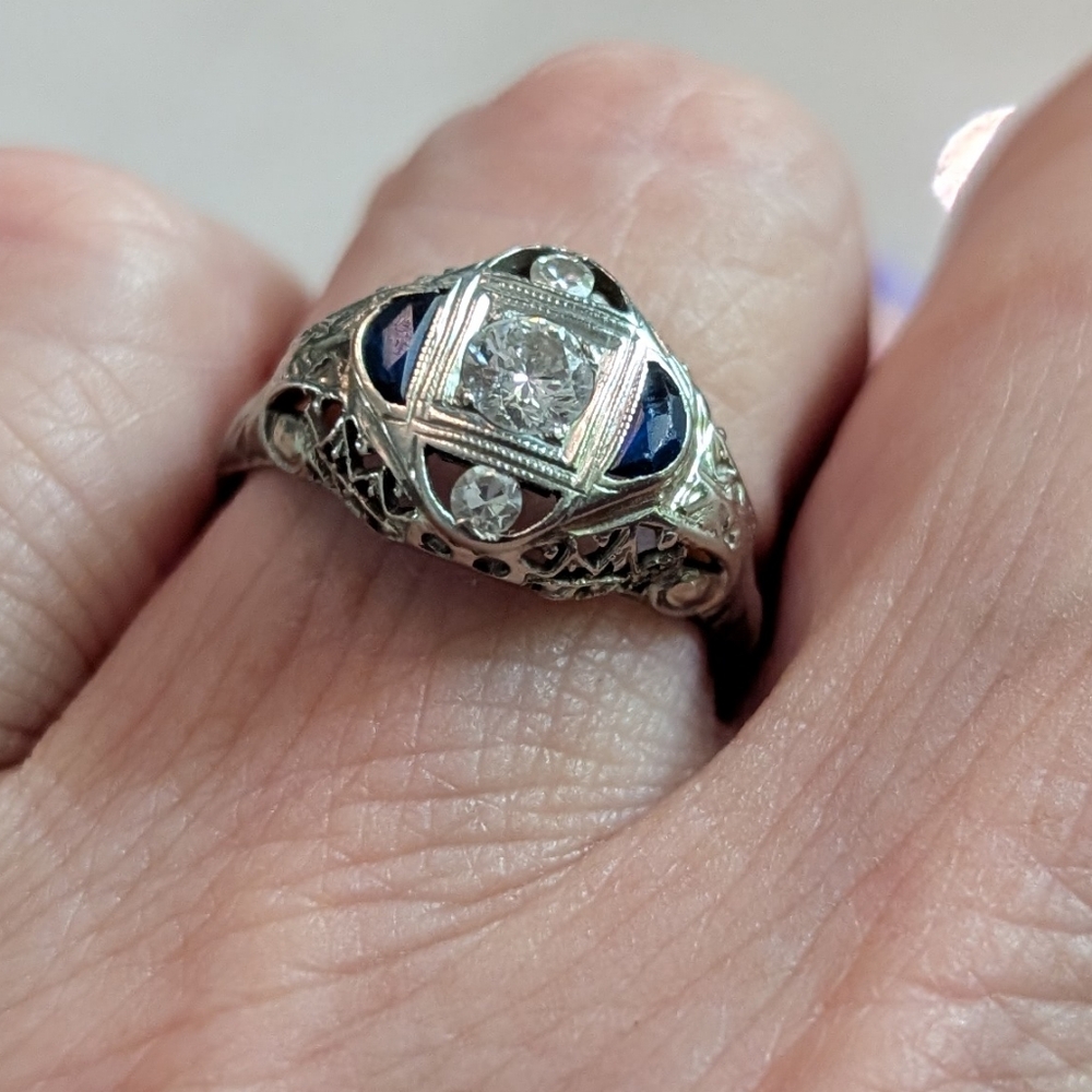 18k Diamond And Sapphire Filigree Ring
